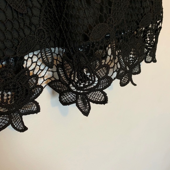 Sans Souci Black Lace Crop - Picture 3 of 5